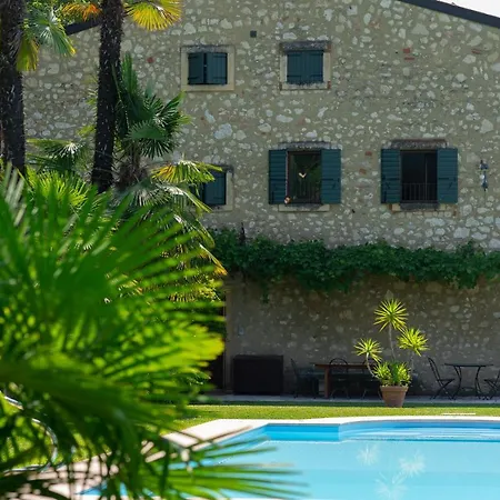 Vitis Lodge *