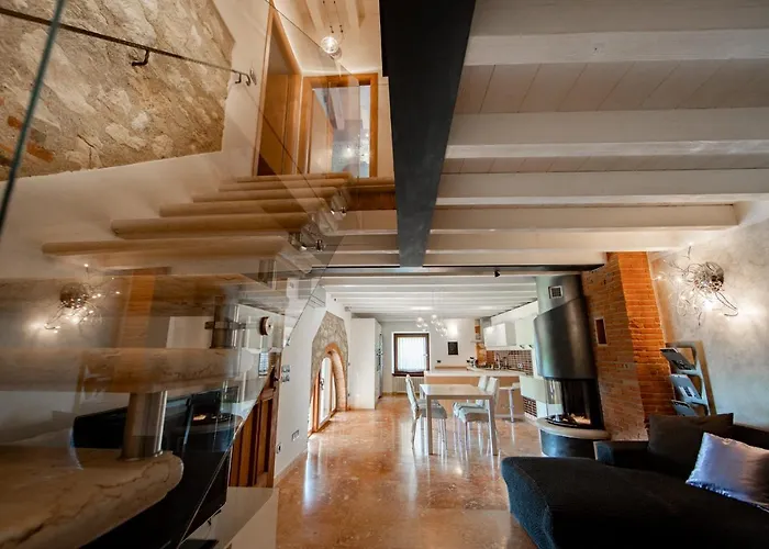 Vitis بيت خشبي *