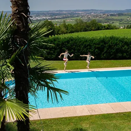 Деревянный коттедж Vitis Неграр