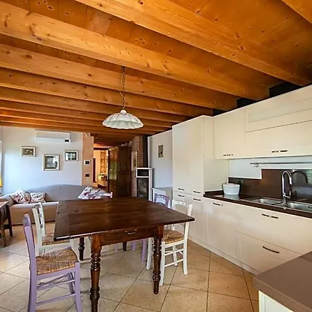 Vitis Lodge *